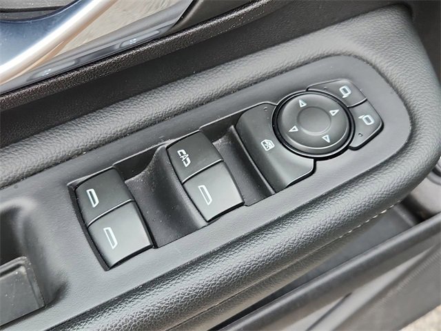 Used 2024 GMC Terrain SLT image 17