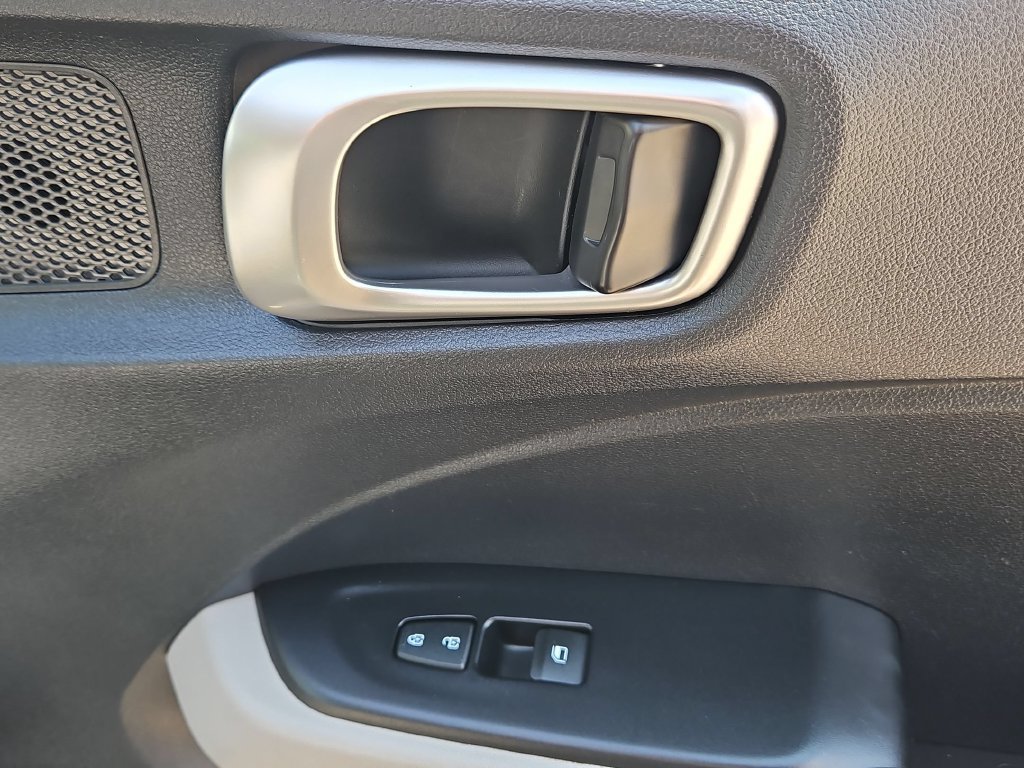 Used 2025 Hyundai Venue SEL FWD image 36