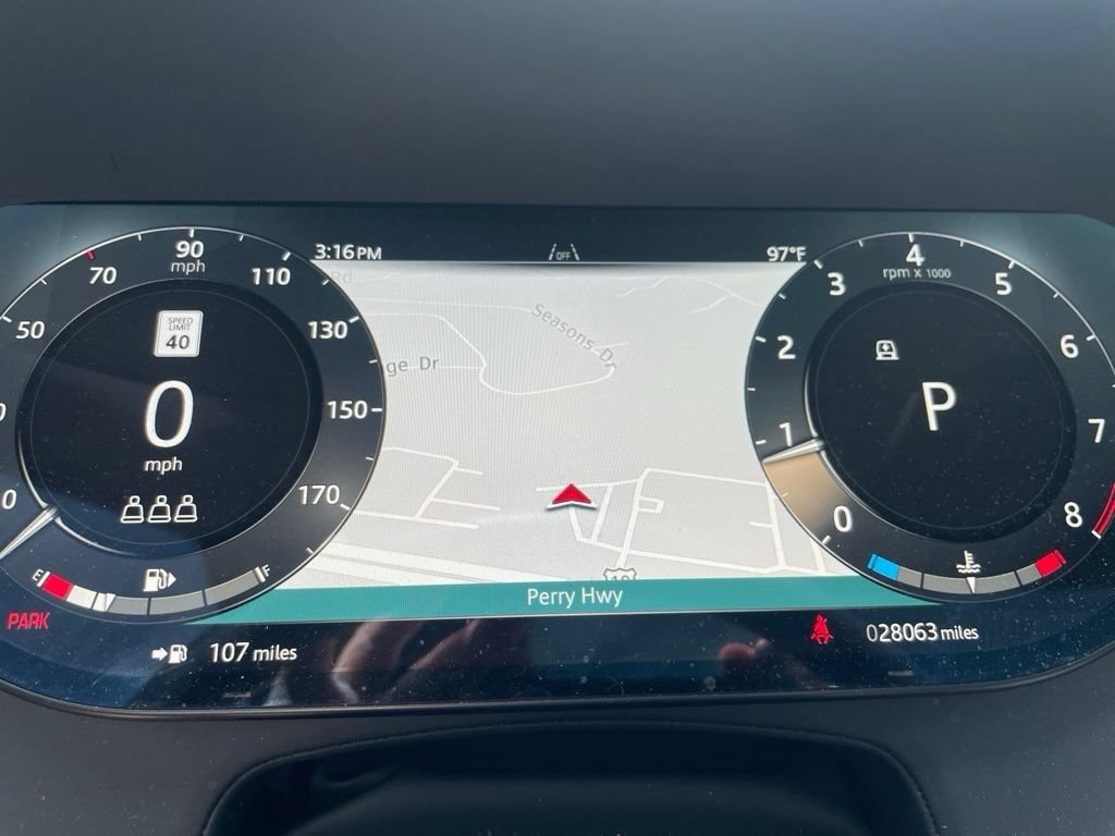 Certified 2025 Land Rover Range Rover SE AWD/4WD image 17