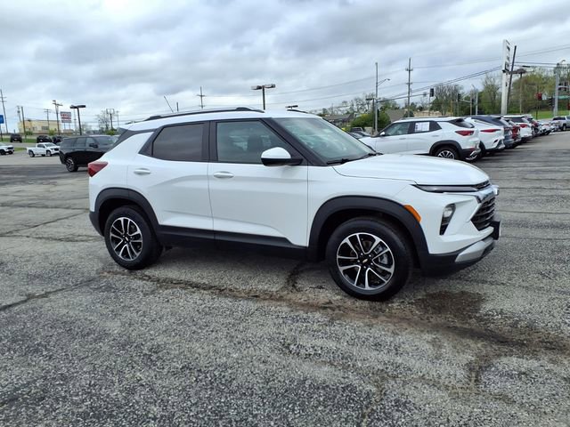Used 2025 Chevrolet TrailBlazer LT AWD/4WD image 11