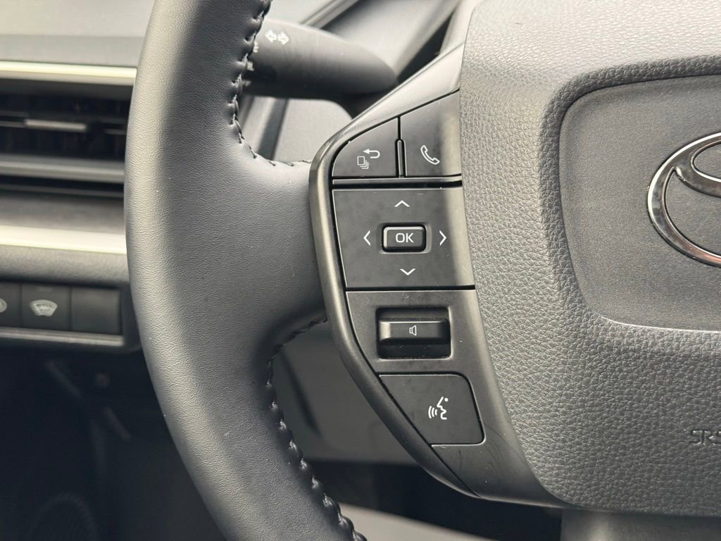 Used 2025 Toyota Prius LE image 35