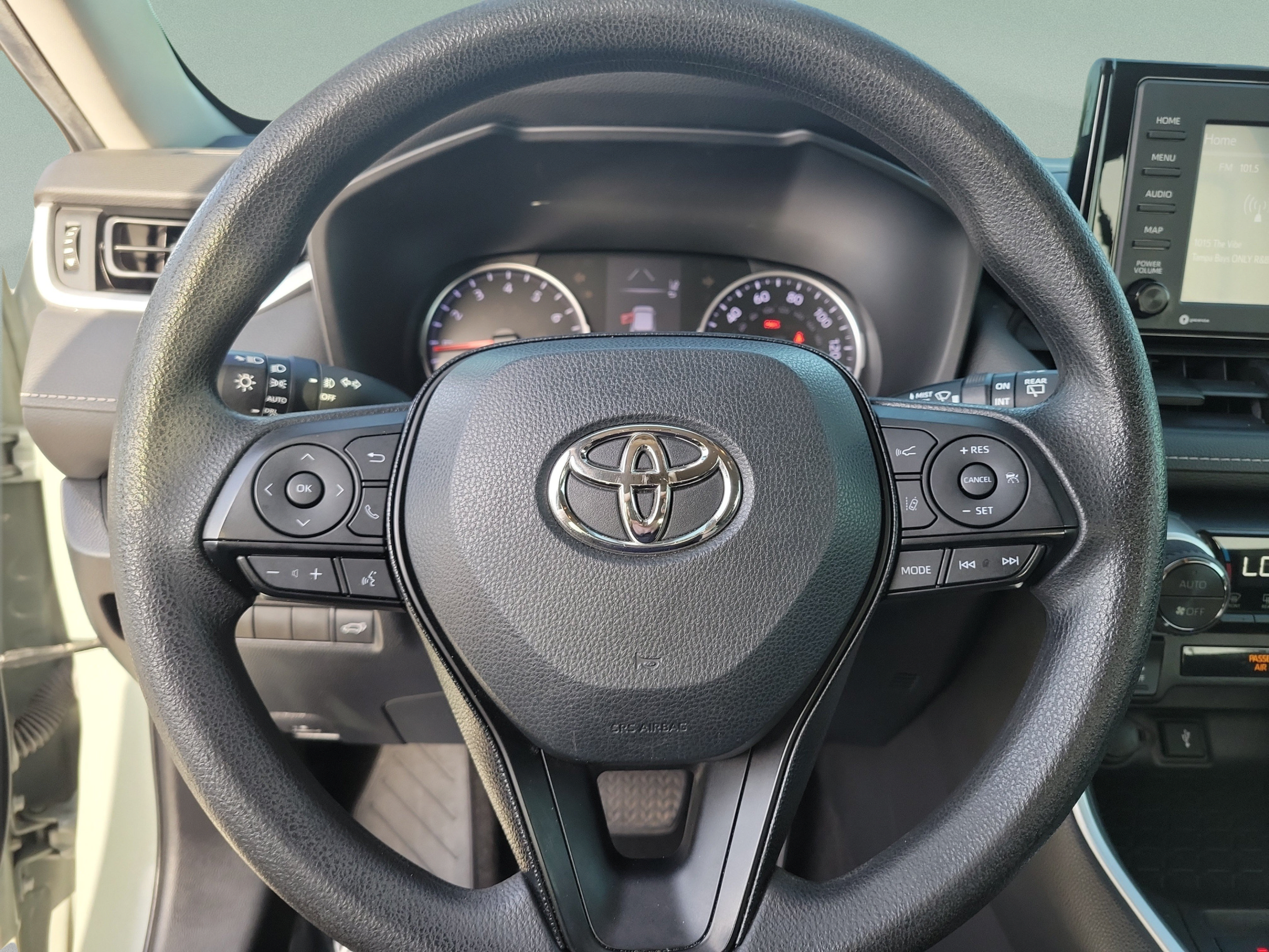 Used 2020 Toyota RAV4 XLE w/ Convenience Package FWD image 17