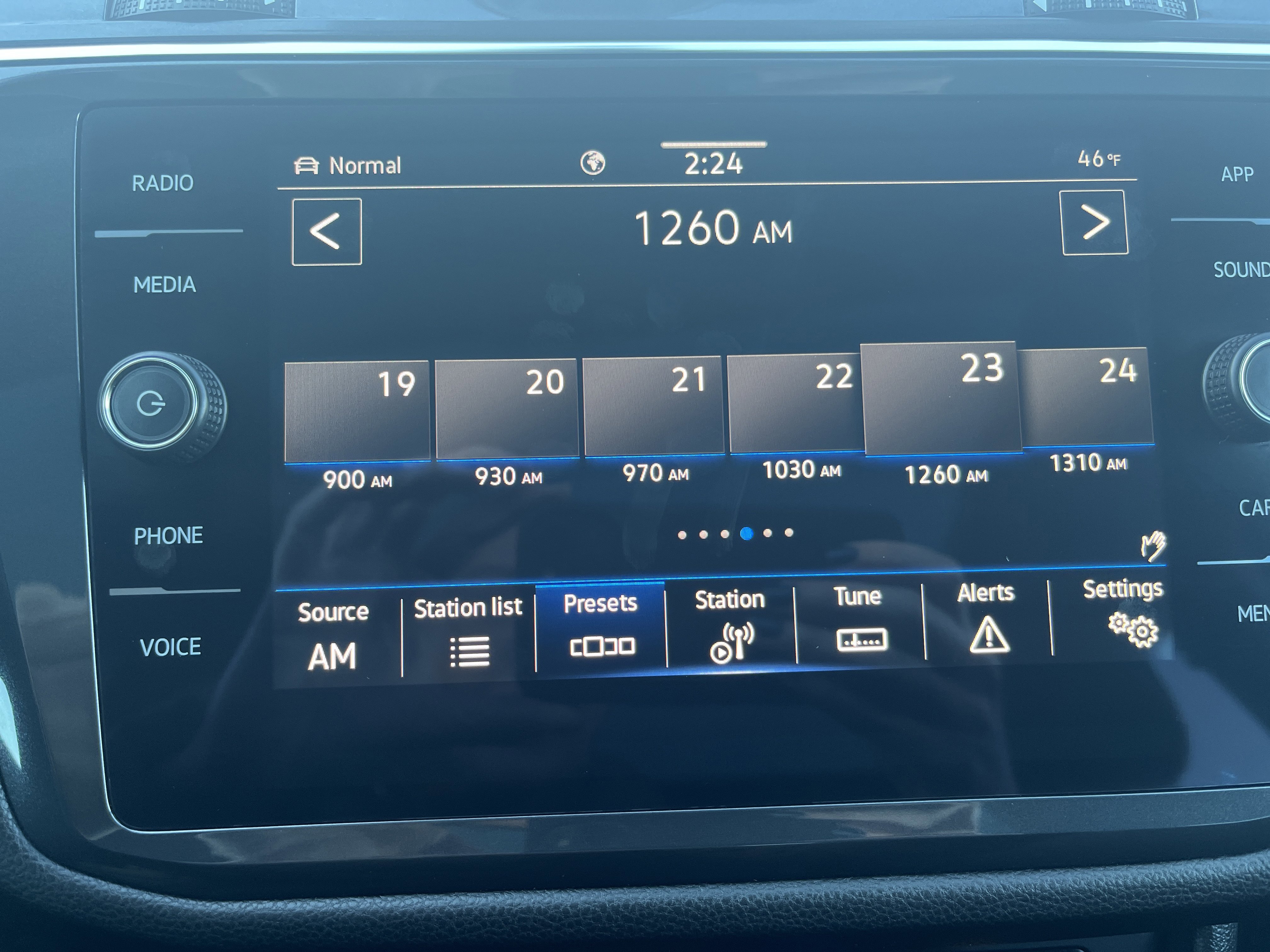 Used 2023 Volkswagen Tiguan SE image 25