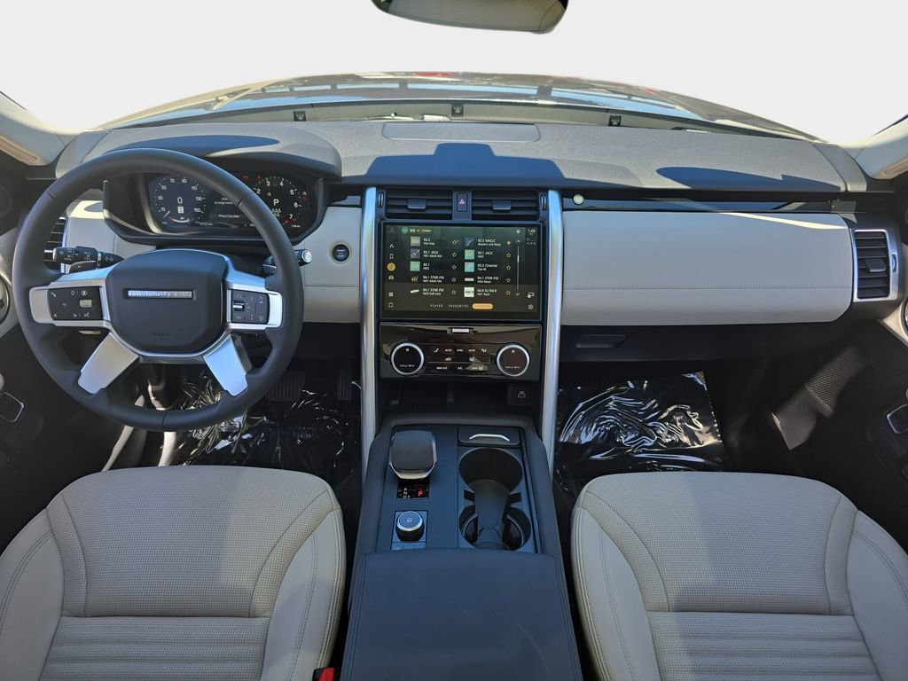 Certified 2025 Land Rover Discovery S image 9