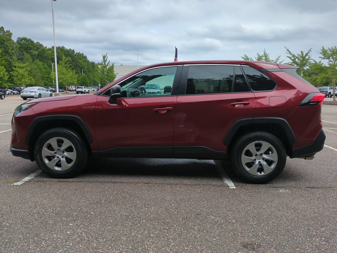 Used 2022 Toyota RAV4 LE FWD image 7