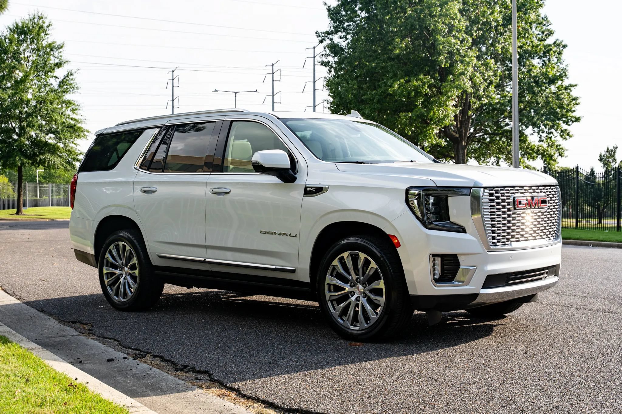 Used 2022 GMC Yukon Denali AWD/4WD image 4