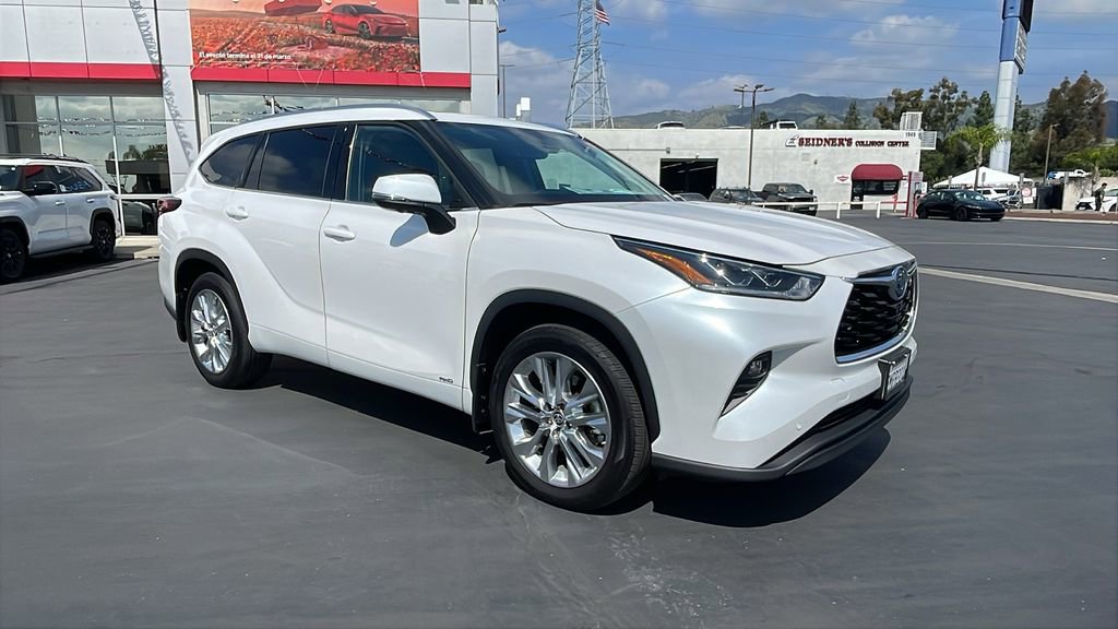Used 2024 Toyota Highlander Limited image 35