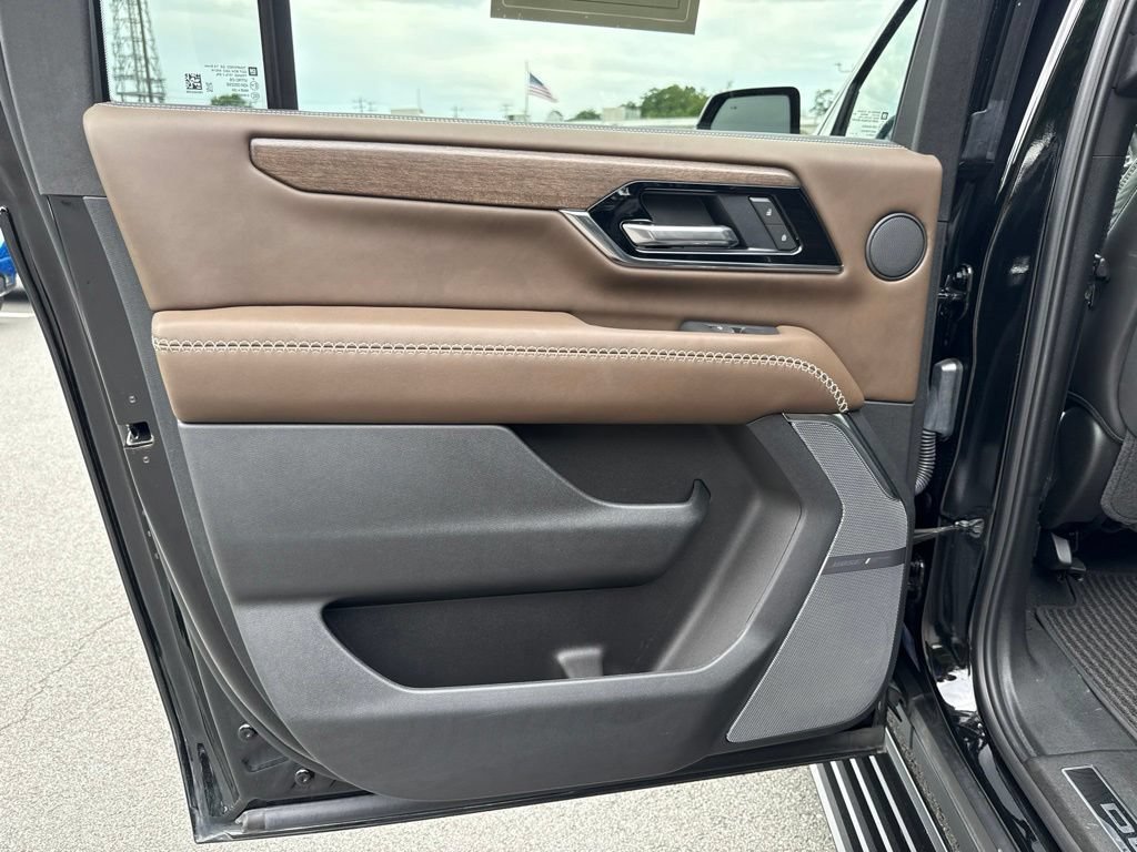 Used 2025 GMC Yukon XL Denali Ultimate AWD/4WD image 48