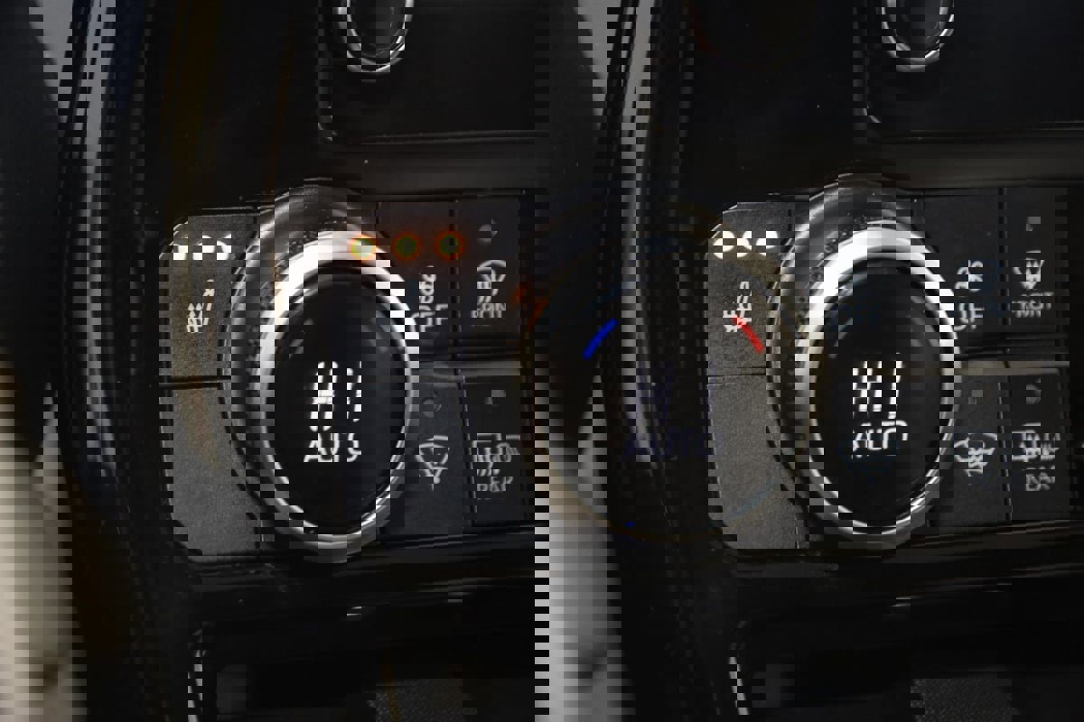 Used 2023 Toyota Highlander XLE image 8