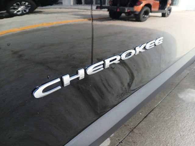 Used 2021 Jeep Cherokee Latitude Lux w/ Comfort/Convenience Group image 32