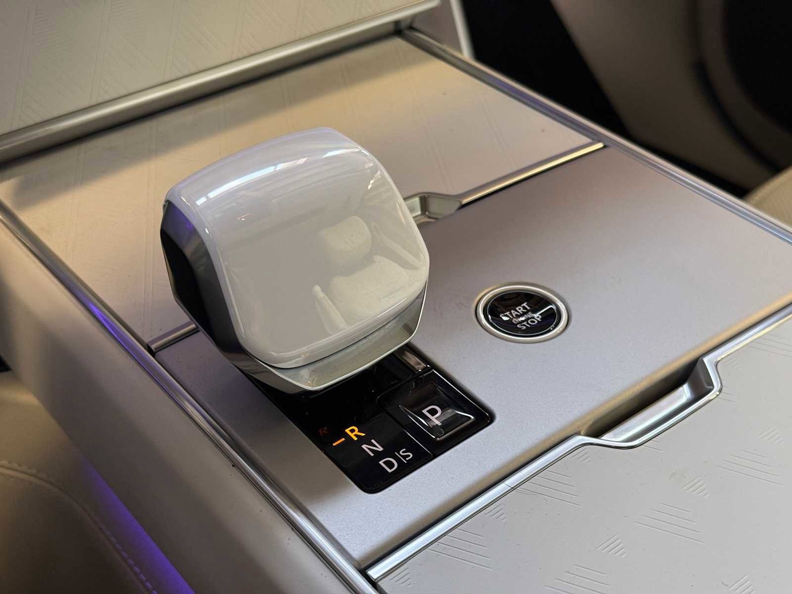 New 2025 Land Rover Range Rover SV image 33