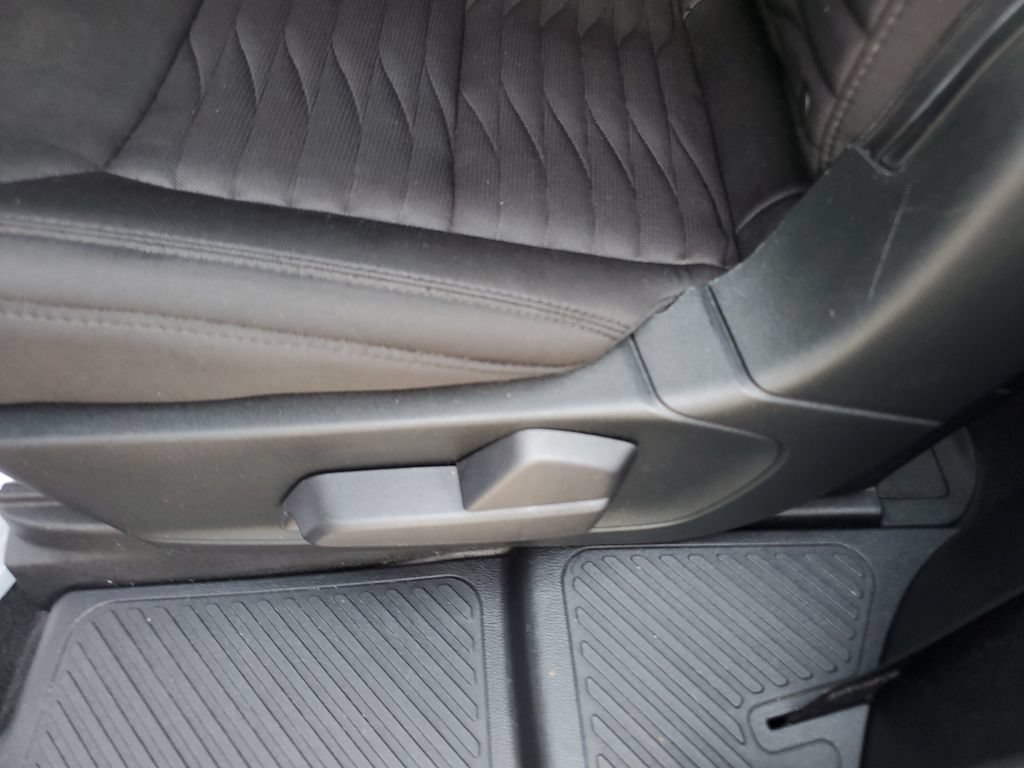 Used 2020 Ford Explorer XLT AWD/4WD image 16