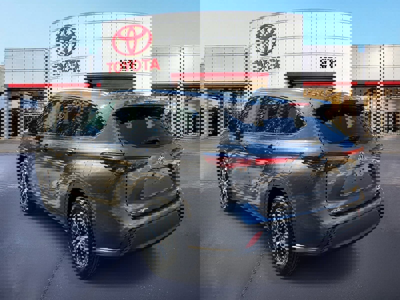 Used 2024 Toyota Highlander XLE image 7