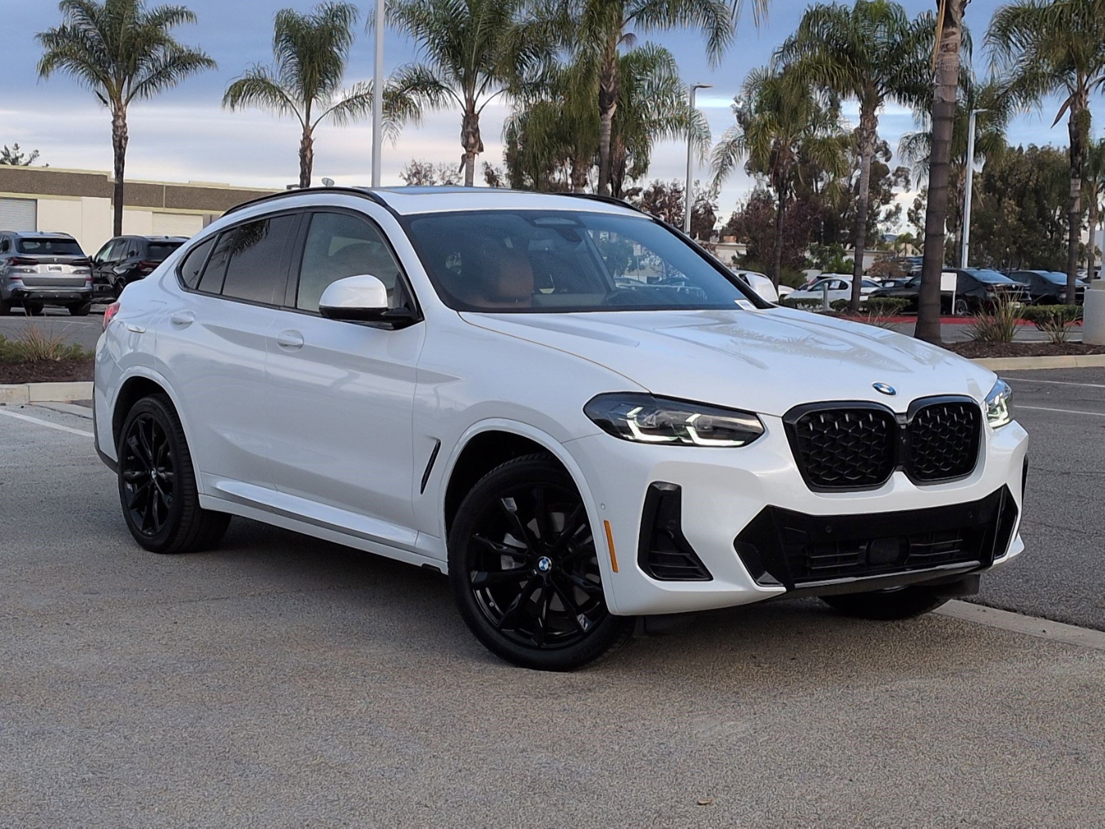 Used 2025 BMW X4 xDrive30i w/ Premium Package image 2