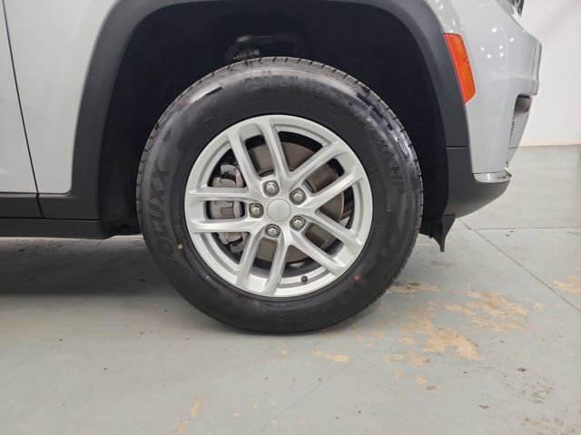 Used 2021 Jeep Grand Cherokee L Laredo w/ Luxury Tech Group I image 43