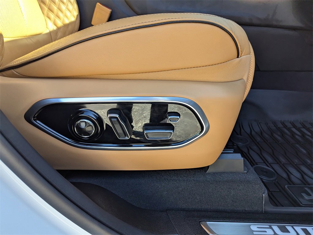 Used 2025 Jeep Grand Cherokee Summit w/ Obsidian Package image 39