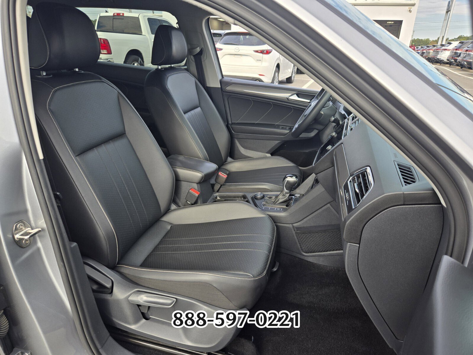 Used 2022 Volkswagen Tiguan SE image 17
