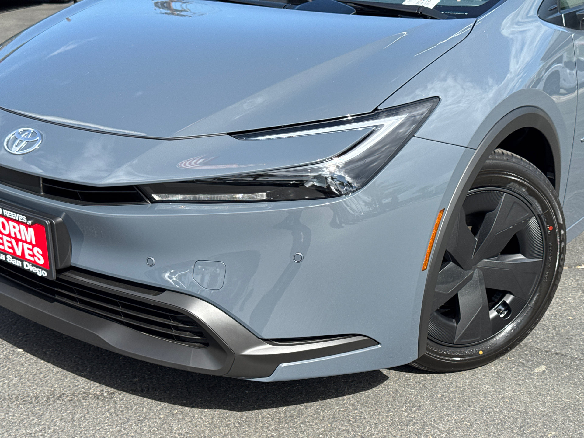 New 2027 Toyota Prius LE FWD image 3