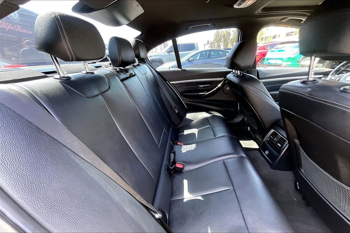 Used 2017 BMW 330i Sedan RWD image 12