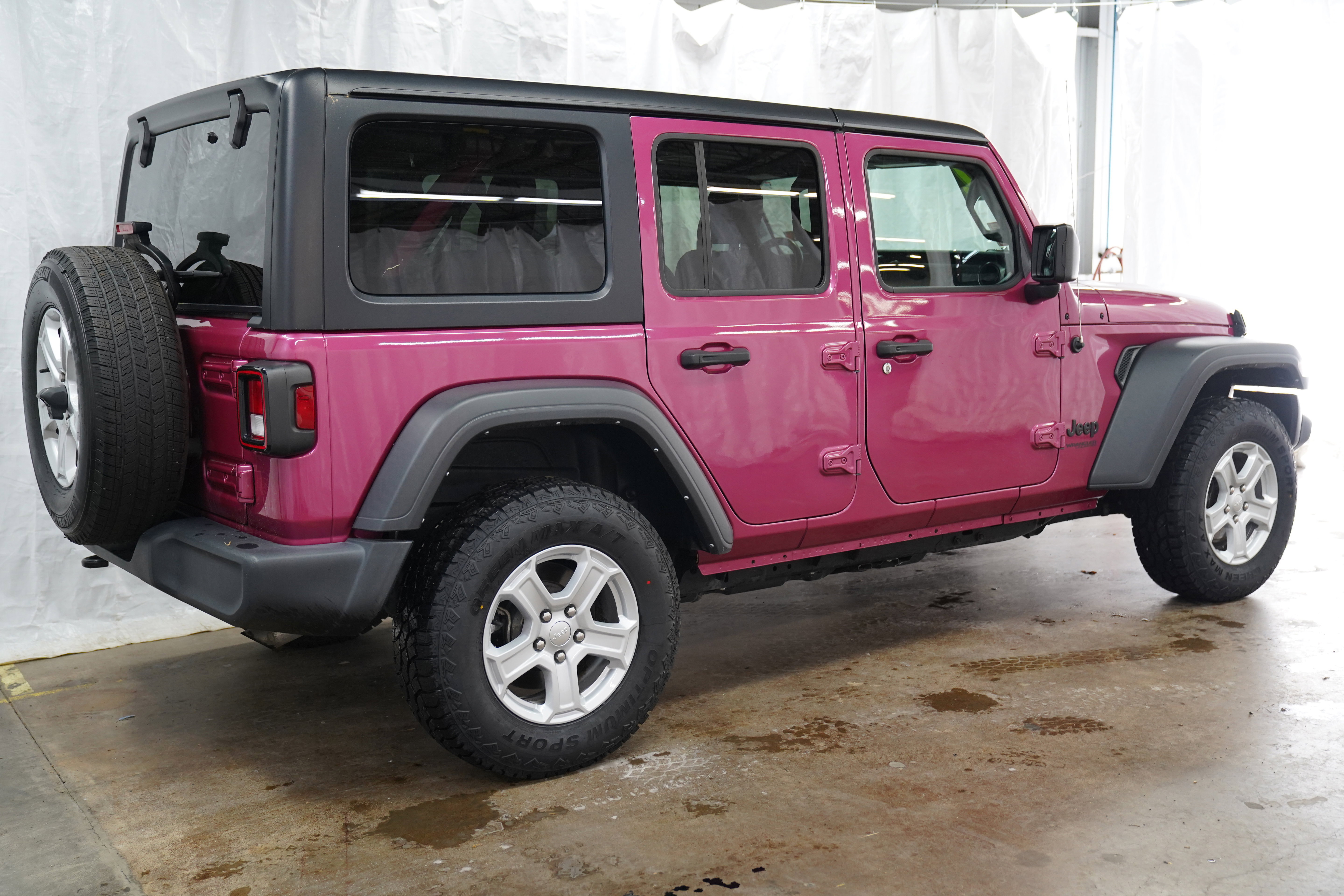 Used 2022 Jeep Wrangler Unlimited Sport AWD/4WD image 3