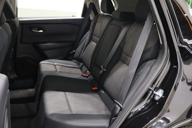 Used 2024 Nissan Rogue SV image 11