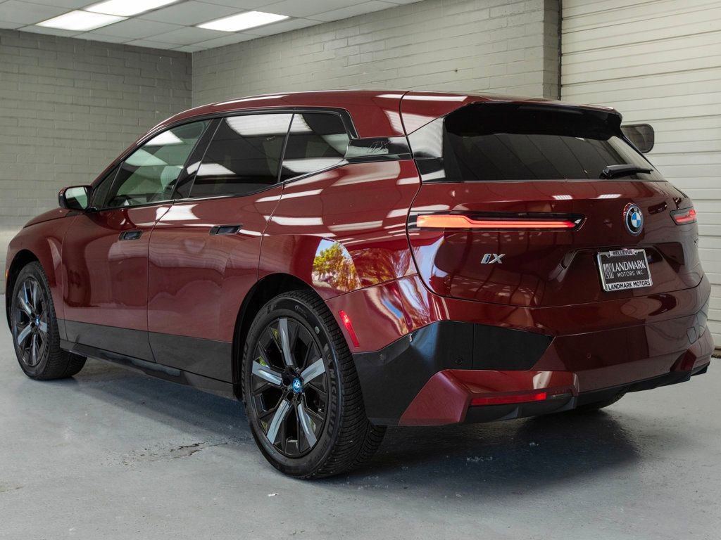Used 2024 BMW iX xDrive50 w/ Sport Package AWD/4WD image 34