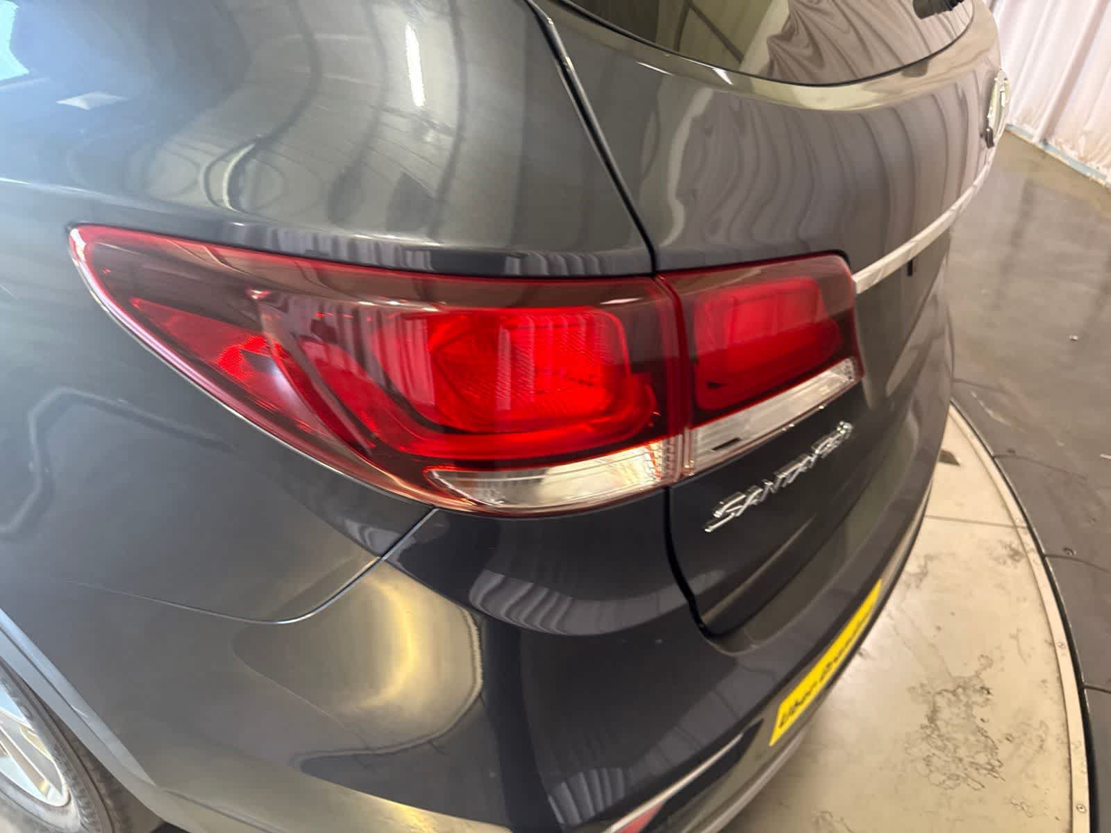 Used 2017 Hyundai Santa Fe SE FWD image 12