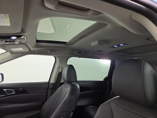 Certified 2025 Kia Carnival SX Prestige FWD image 29