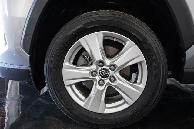 Used 2019 Toyota RAV4 XLE w/ Convenience Package image 4