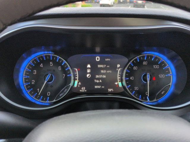 Used 2017 Chrysler Pacifica Limited FWD image 11