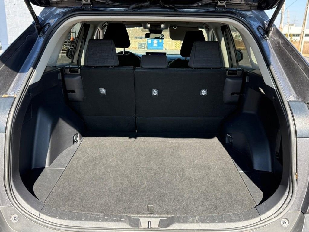 Used 2025 Toyota RAV4 LE image 4