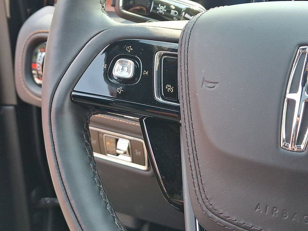 Used 2025 Lincoln Aviator Black Label AWD/4WD image 23