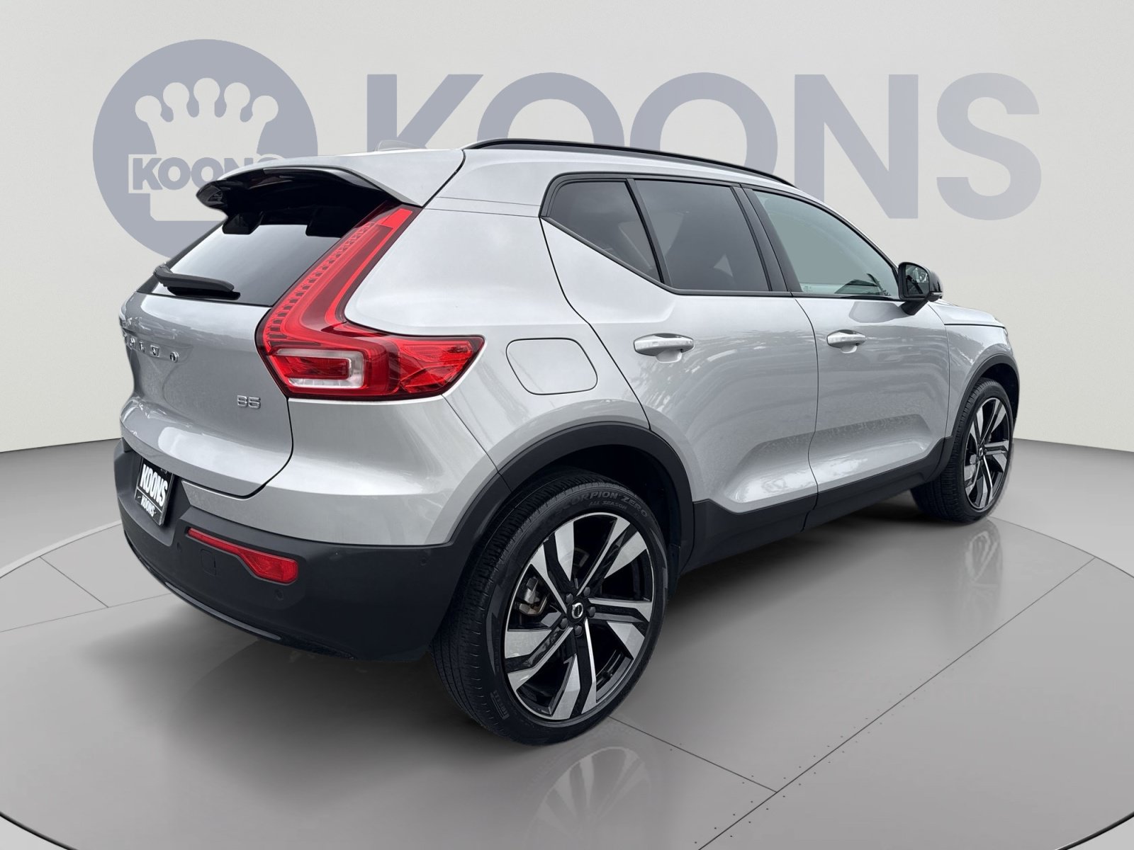 Certified 2024 Volvo XC40 B5 Plus w/ Climate Package AWD/4WD image 7