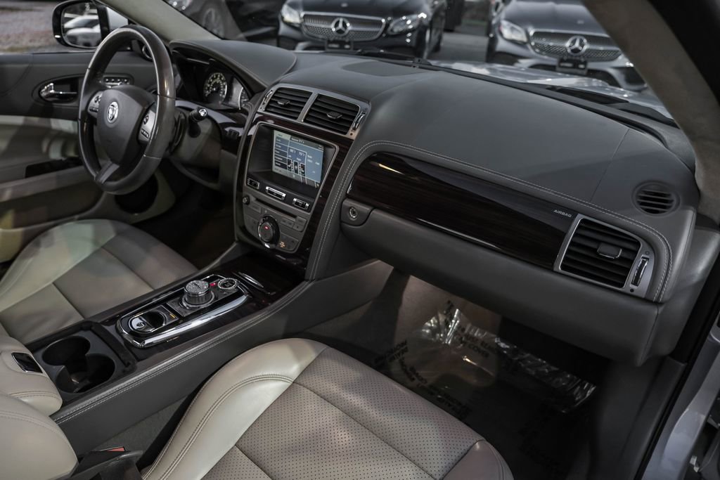 Used 2010 Jaguar XK Convertible image 10