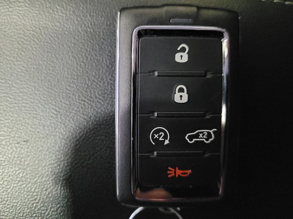 Used 2022 Jeep Grand Cherokee L Limited w/ Luxury Tech Group II image 32