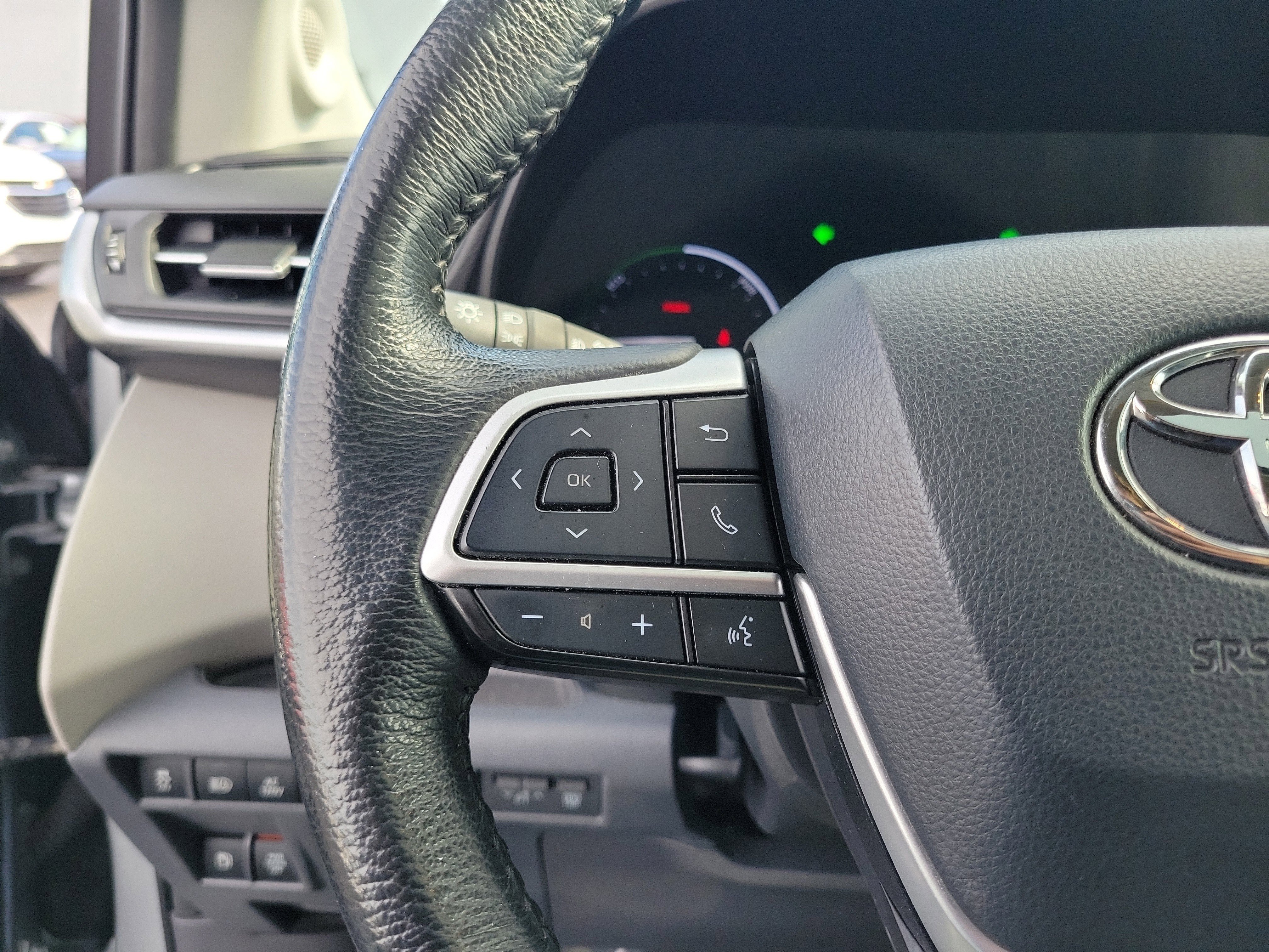 Used 2022 Toyota Sienna XLE w/ XLE Plus Package FWD image 22