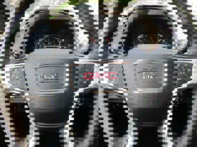 Used 2023 GMC Terrain SLE w/ Driver Convenience Package image 17