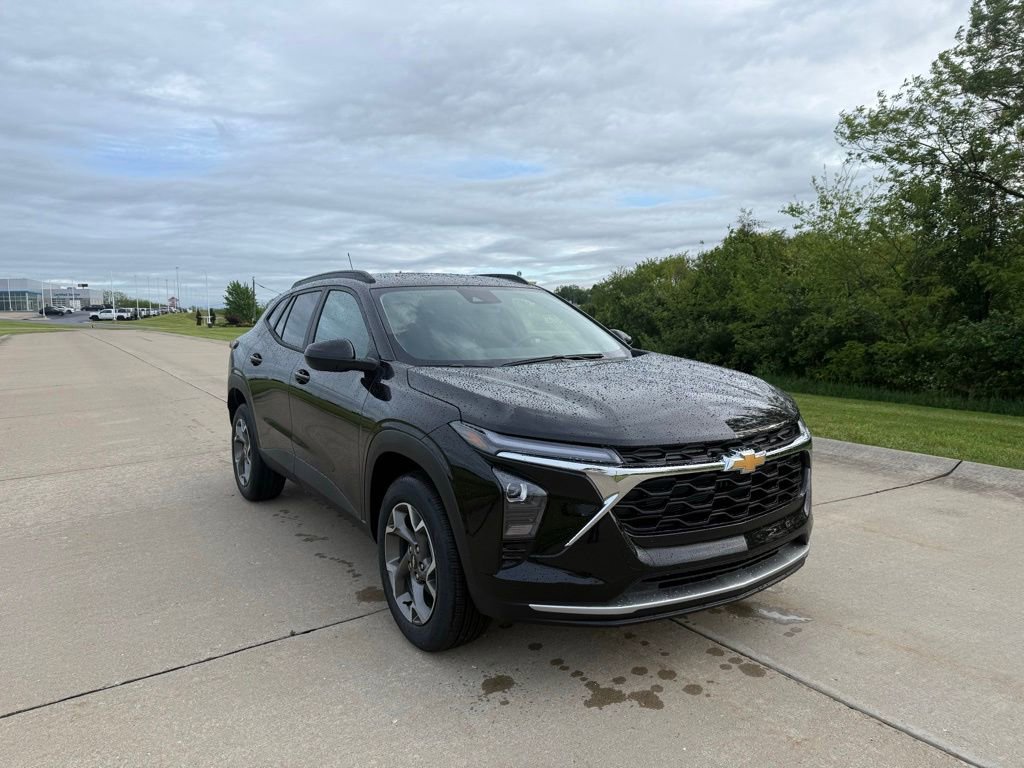 New 2026 Chevrolet Trax LT w/ Driver Confidence Package FWD image 1