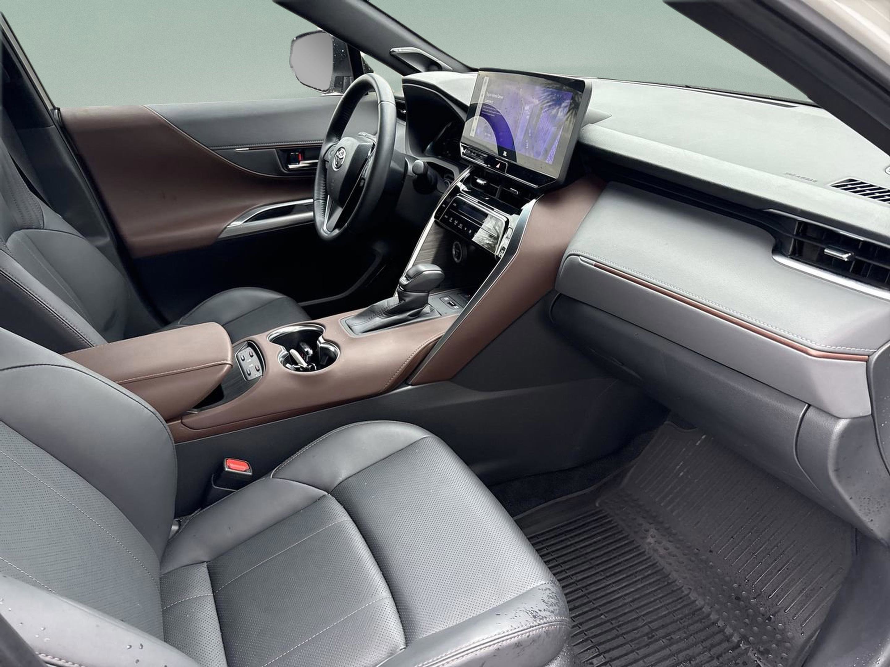 Used 2023 Toyota Venza Limited image 20