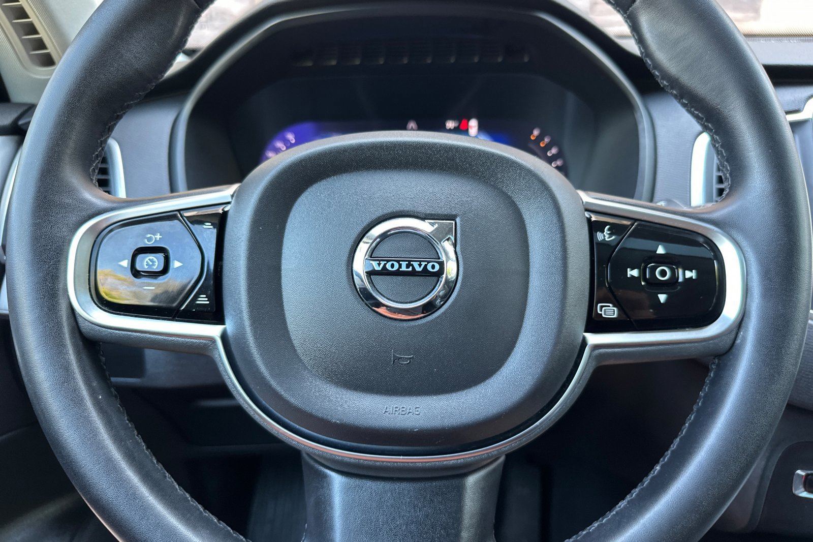 Certified 2023 Volvo XC90 B5 Core image 28