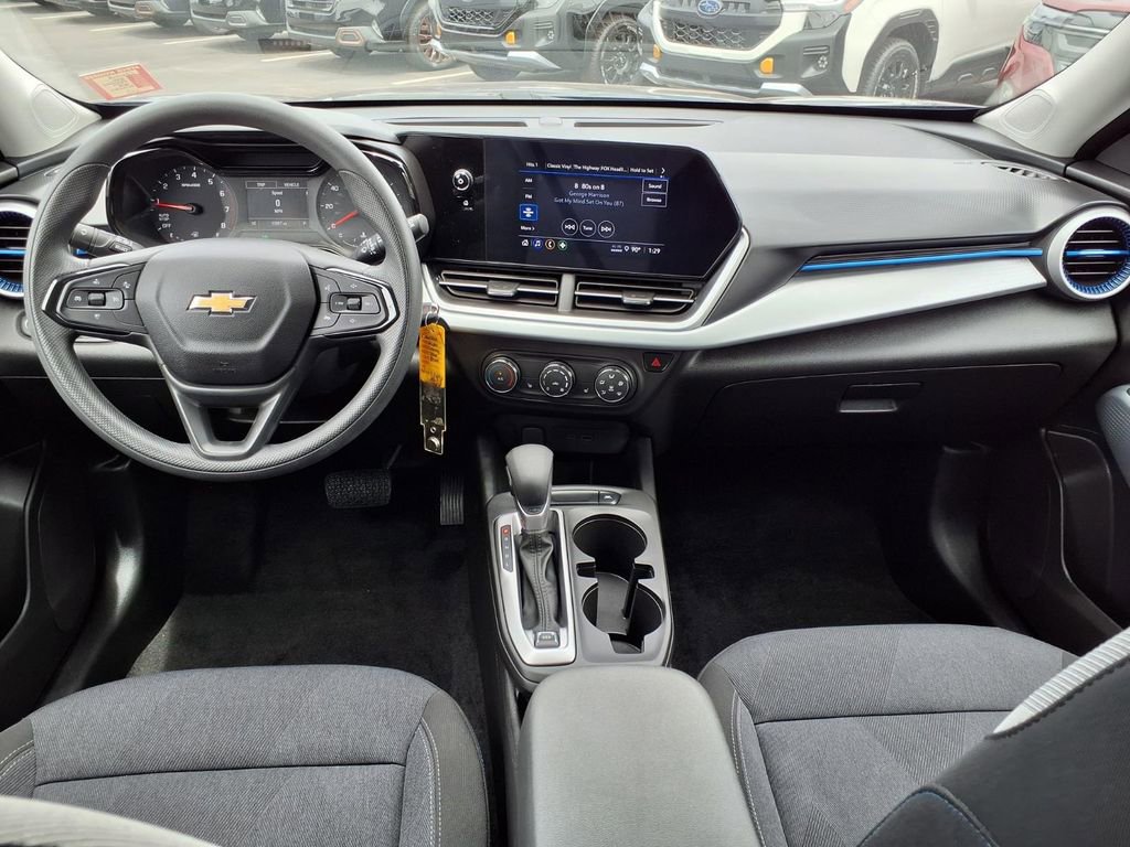 Used 2024 Chevrolet Trax LS w/ LS Convenience Package FWD image 2