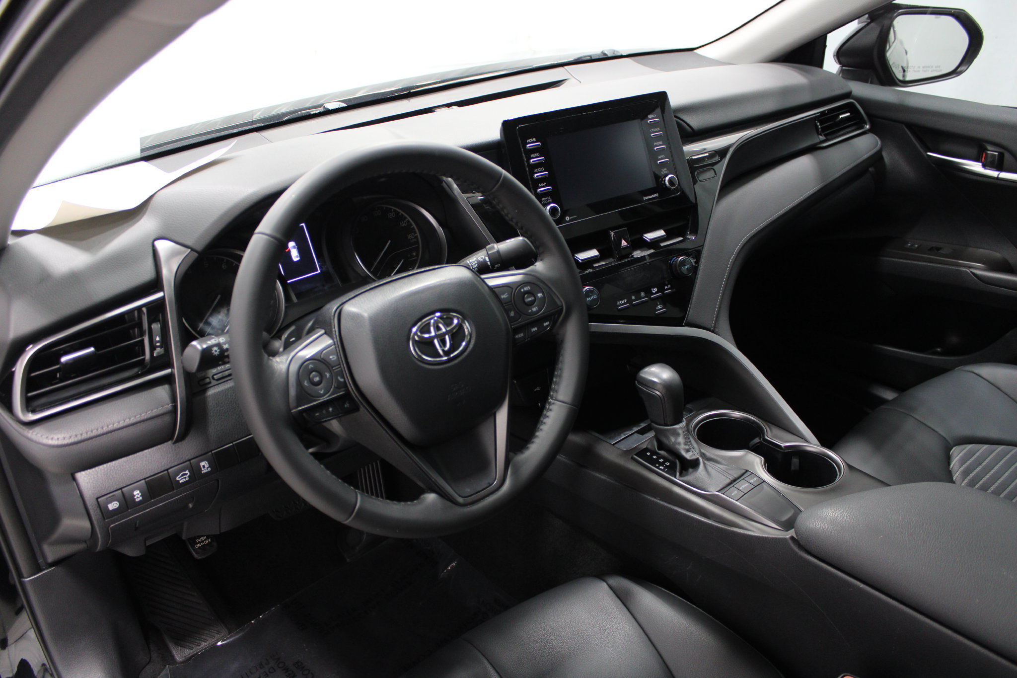 Used 2024 Toyota Camry SE FWD image 12