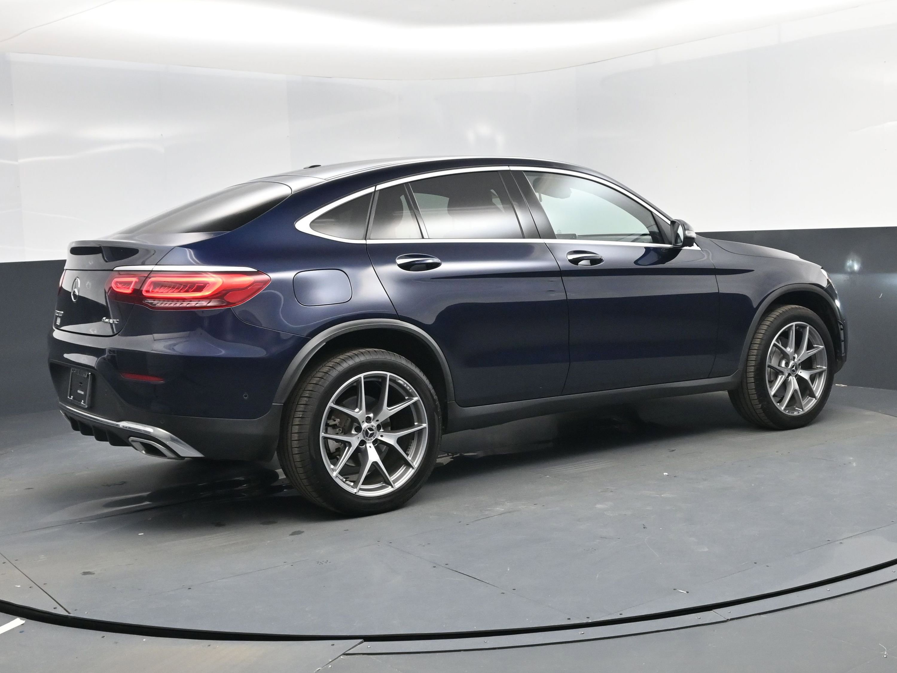 Used 2021 Mercedes-Benz GLC 300 4MATIC Coupe image 4