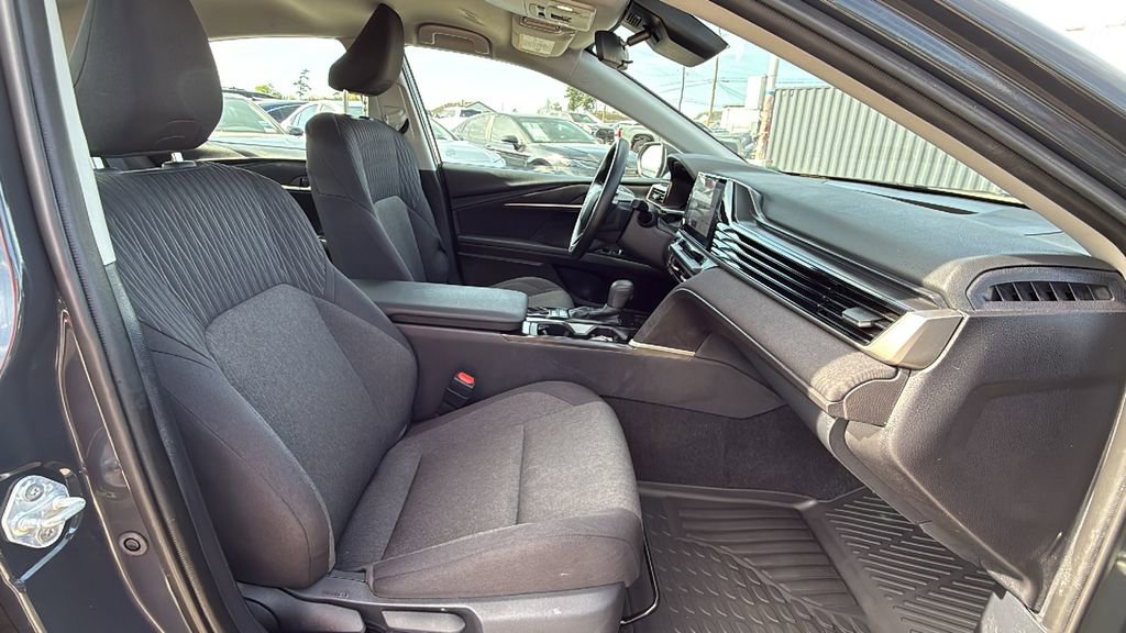 Used 2025 Toyota Camry LE FWD image 31