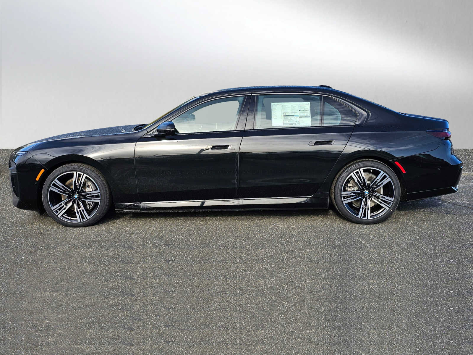 New 2024 BMW i7 xDrive60 image 3