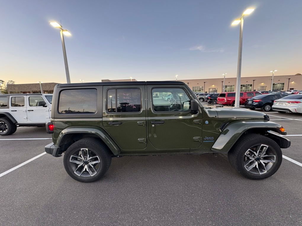 Used 2024 Jeep Wrangler Unlimited image 3