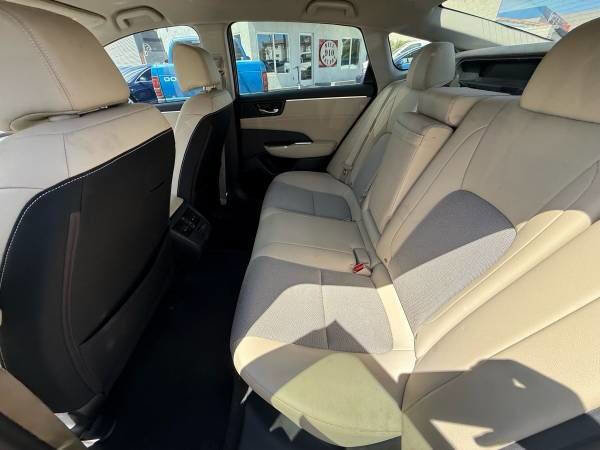 Used 2018 Honda Clarity Base 4dr Sedan image 16