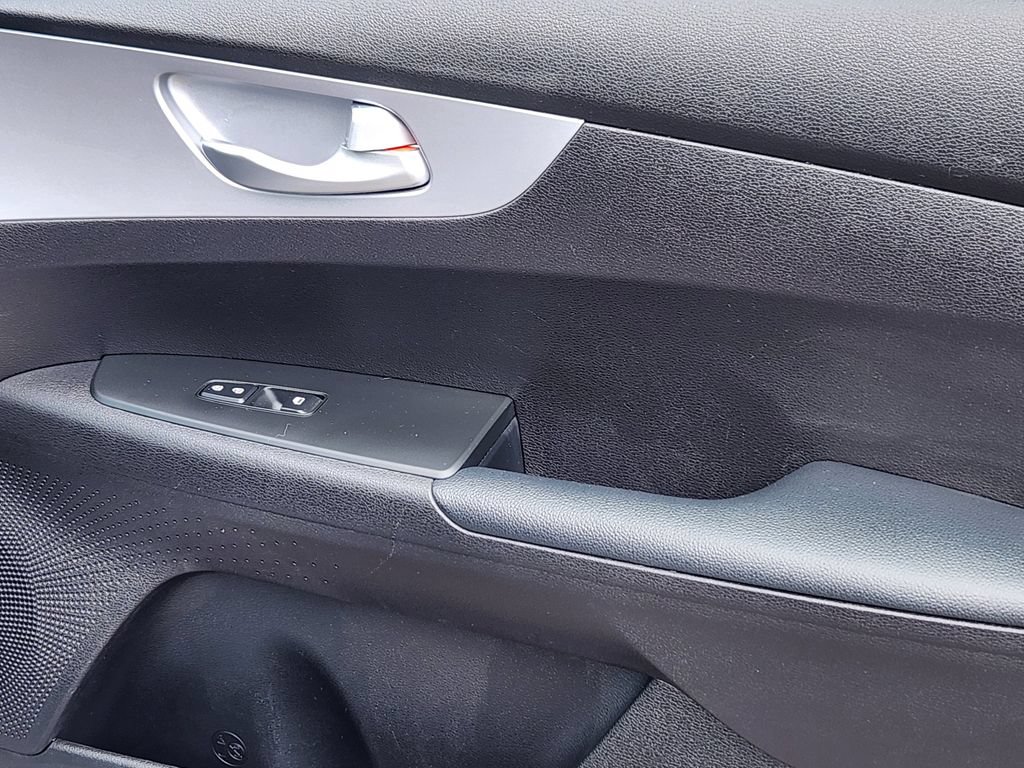 Certified 2023 Kia Forte LXS w/ LXS Technology Package FWD image 18