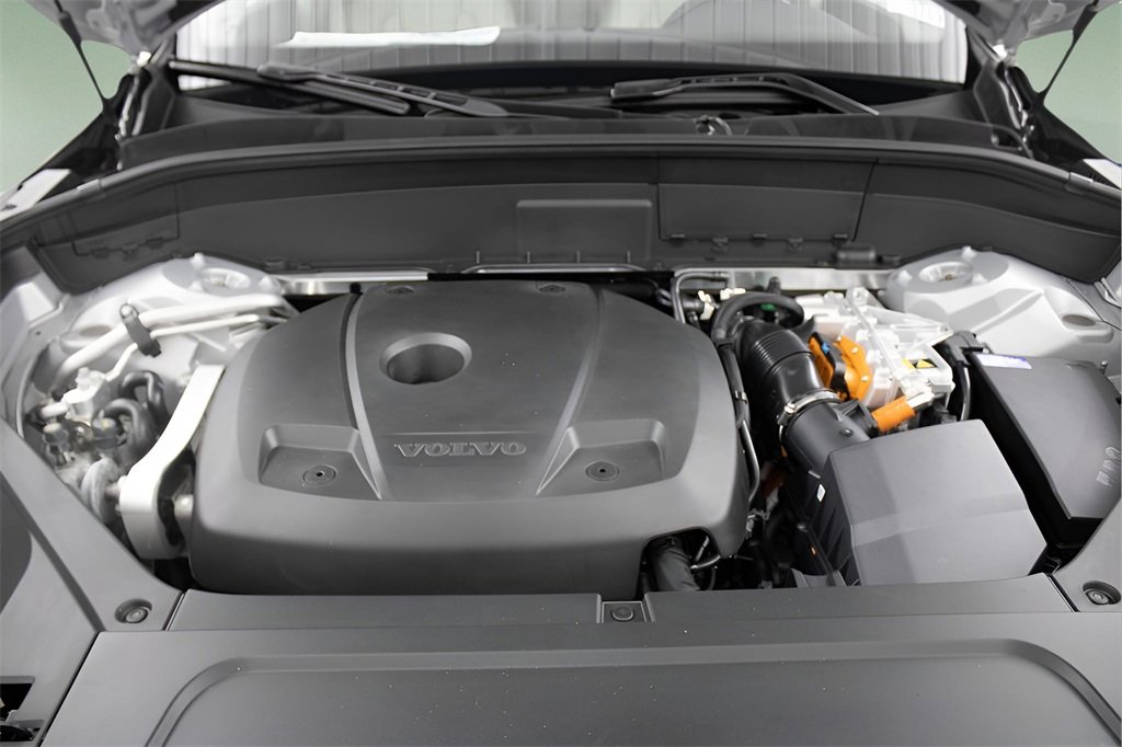 Certified 2025 Volvo XC90 T8 Plus w/ Protection Package Premier image 14