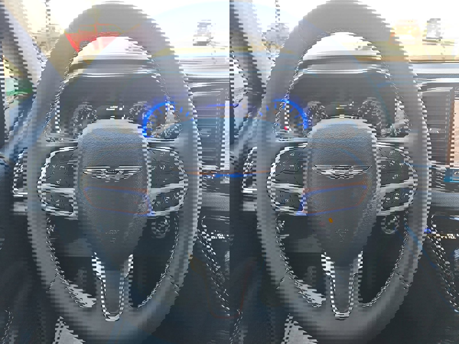 Used 2025 Chrysler Pacifica Select image 12